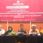 Panitia Timsel Calon Anggota KPU Kabupaten/Kota saat memberikan keterangan dihadapan rekan jurnalis di aula kantor KPU Sulteng di Bilangan Jalan Sparman. Foto : Hafsa/Pijarsulteng.com