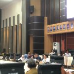 RAPAT. - Ketua Pansus Ranperda Pengelolaan Jasa Lingkungan Hidup saat memimpin rapat pada Selasa (18/7/2023). FOTO : Syahnia/PIJARSULTENG.ID