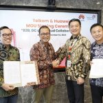(Kiri ke kanan: Direktur Digital Business Telkom, Muhamad Fajrin Rasyid; Direktur Strategic Portfolio Telkom, Budi Setyawan Wijaya; CEO Huawei Indonesia, Long; dan CEO of Carrier Network Business Group Huawei Indonesia, Steven Wang usai penandatanganan MoU kesepakatan kerja sama strategis dalam pembangunan layanan dan solusi B2B (Business-to-Business) antara Telkom dan Huawei Indonesia di Jakarta, Kamis (14/12/2023). Foto : Istimewa