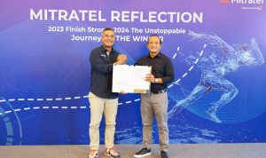 Direktur Utama Mitratel, Teddy Hartoko (kiri) dan Direktur Utama Finnet, Rakhmad Tunggal Afifuddin usai penandatanganan perjanjian kerja sama antara Finnet & Mitratel dalam penyedia layanan meterai elektronik (e-Meterai) dan tanda tangan elektronik (e-Sign) untuk aplikasi terintegrasi milik Mitratel, di Jakarta beberapa waktu lalu. Foto : Istimewah