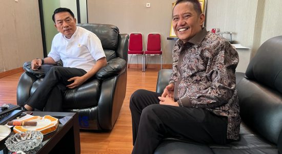 Pj Bupati Morowali Ir.H.A Rachmansyah Ismail, M.Agr, MP bersama dirjen minerba letjen bambang S dan Jendral Pur TNI Moeldoko kepala staf Kepresidenan.Foto : Istimewah