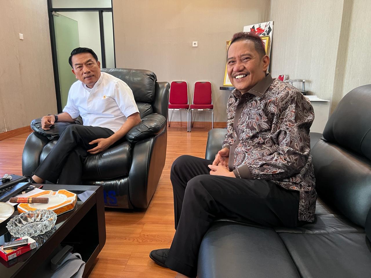 Pj Bupati Morowali Ir.H.A Rachmansyah Ismail, M.Agr, MP bersama dirjen minerba letjen bambang S dan Jendral Pur TNI Moeldoko kepala staf Kepresidenan.Foto : Istimewah