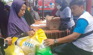 BERAS MURAH – Warga antusias mendatangi GPM yang menjual beras subsidi di Marawola, Kamis ( 29/02/2024).Foto : Istimewah