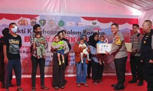 Kapolda Sulteng, Irjen Agus Nugroho Berikan Bantuan Tali Asih Bagi Masyarakat. (Foto : Hafsa/PJS