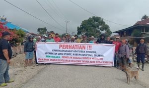 PROTES - Jaringan sipil WALHI Sulteng, SP Palu dan SLPP bersama warga mendesak pengelolaan tanah yang dilakukan Bank Tanah di atas tanah adat Pekurehua di Wuasa, Poso disetop. Foto : Istimewa