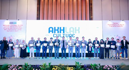 Direktur Human Capital ManagementPenyerahan Culture Award AKHLAK Implementation 2024. Foto : Istimewah
