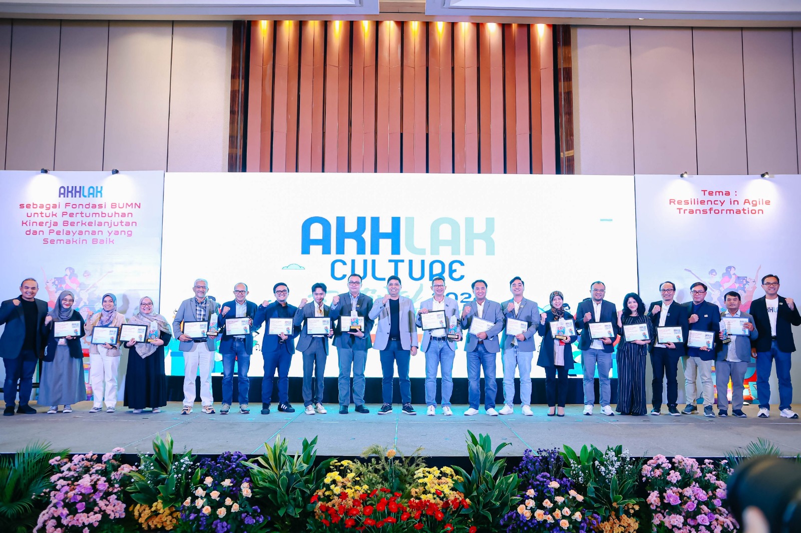 Direktur Human Capital ManagementPenyerahan Culture Award AKHLAK Implementation 2024. Foto : Istimewah