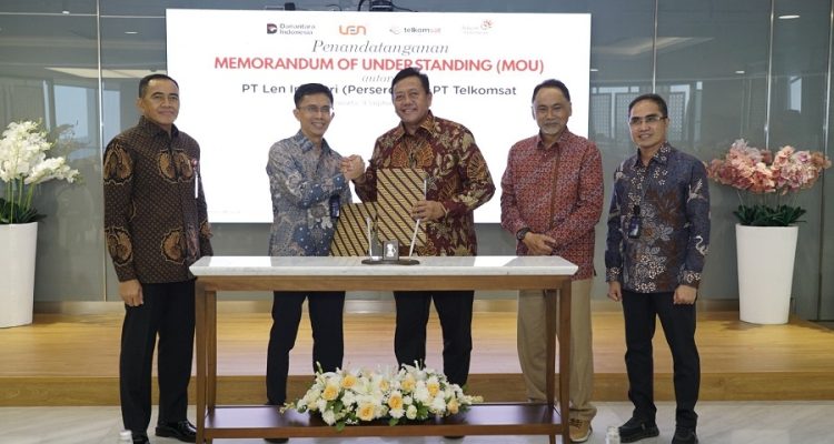 Perkuat Kolaborasi Pertahanan Berbasis Satelit, Telkomsat dan PT Len Industri (Persero) Teken MoU